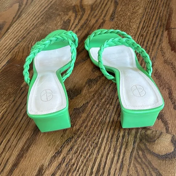 Braided green sandal Porte and Paire. Leather