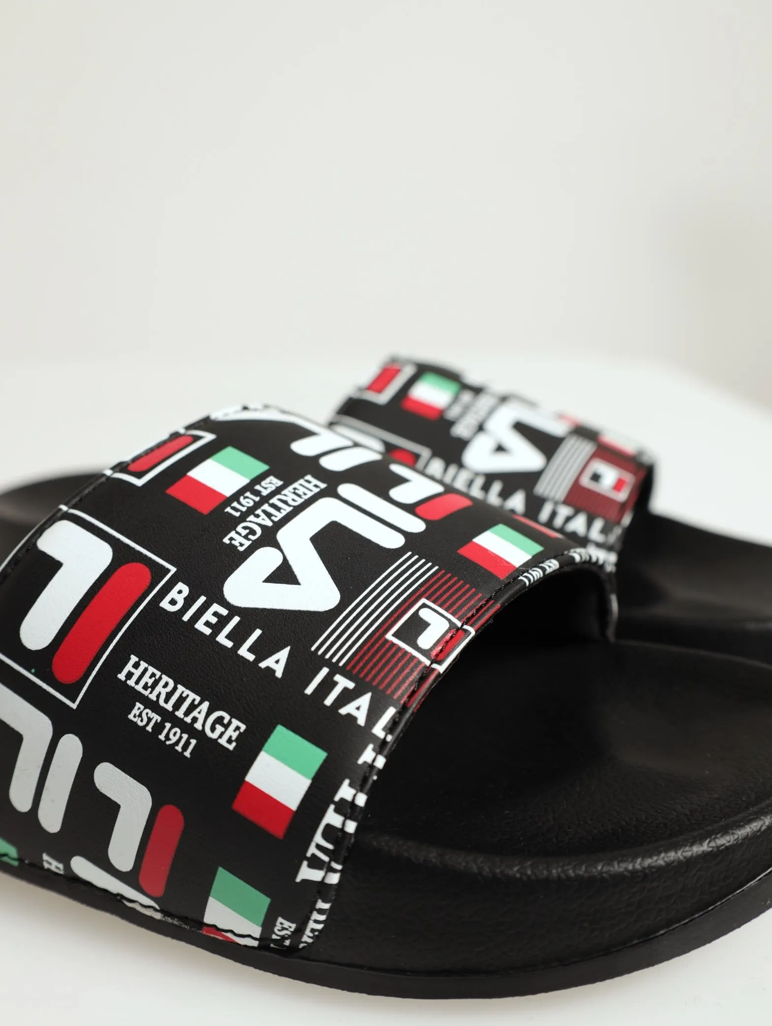 Maso Slip On Pool Slide - Black