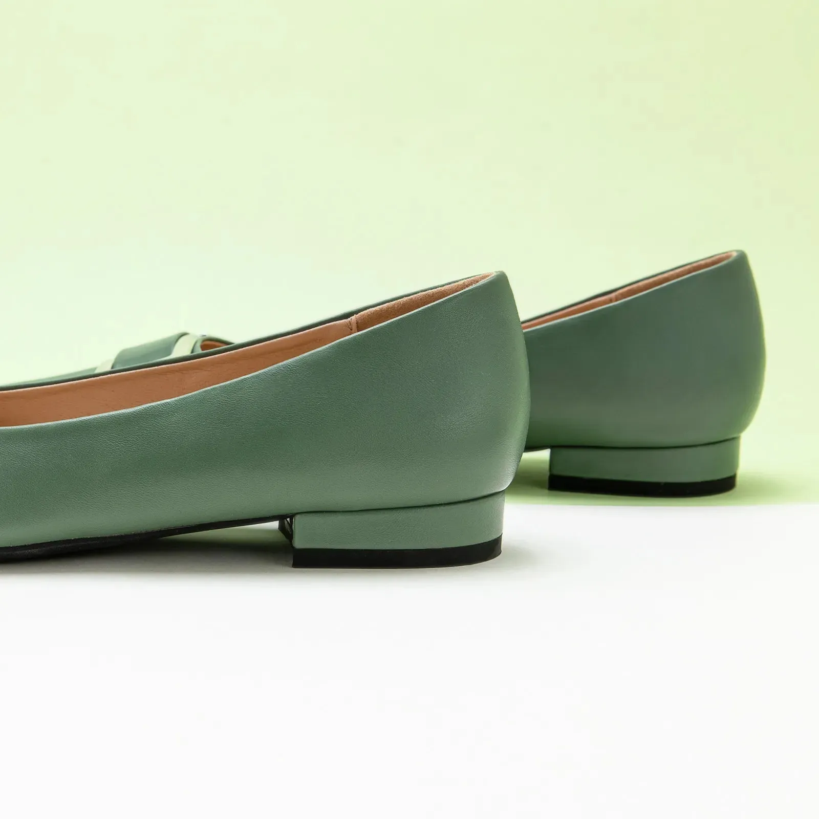 Metal Buckle Pointed Toe Flats (Aida)（SALE）