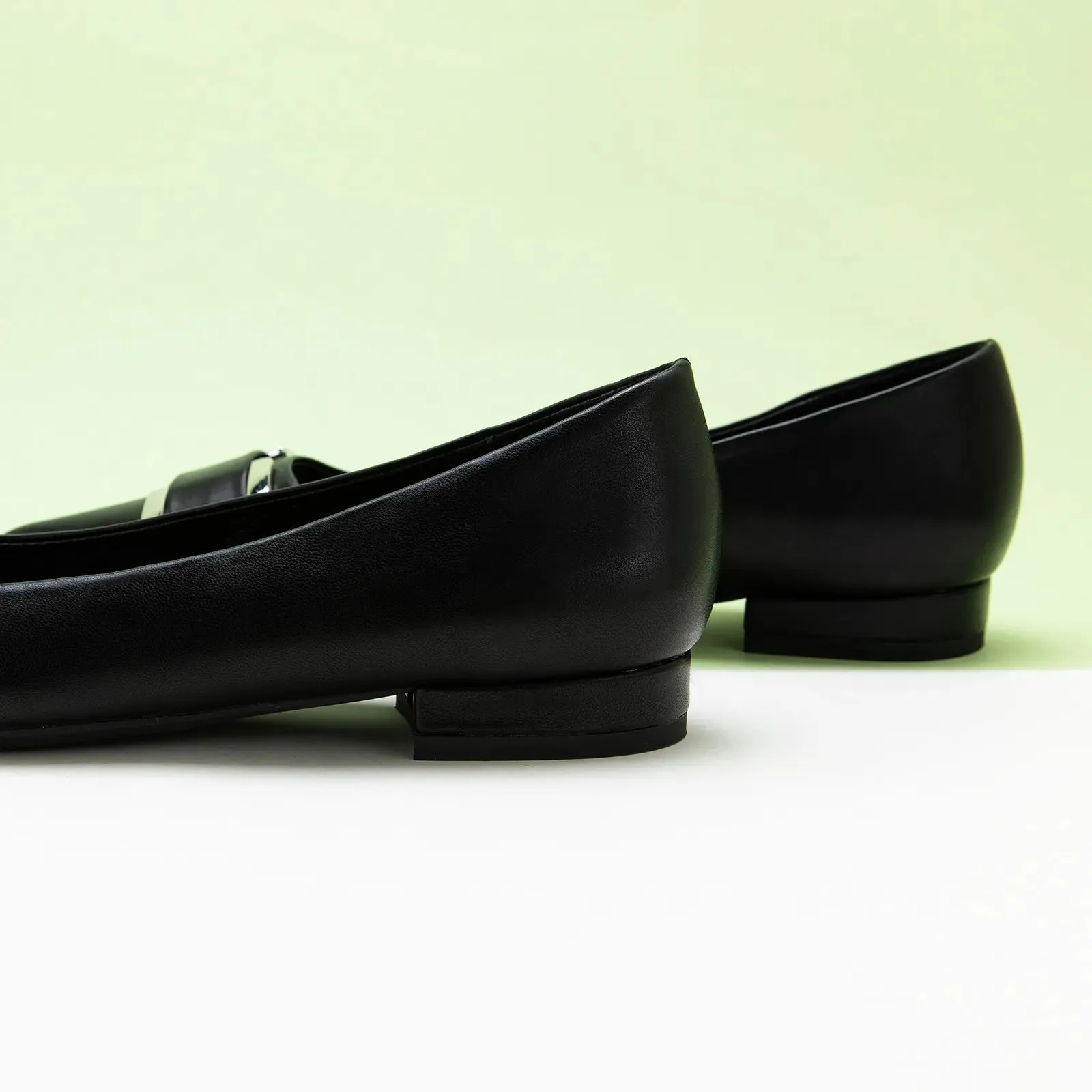 Metal Buckle Pointed Toe Flats (Aida)（SALE）