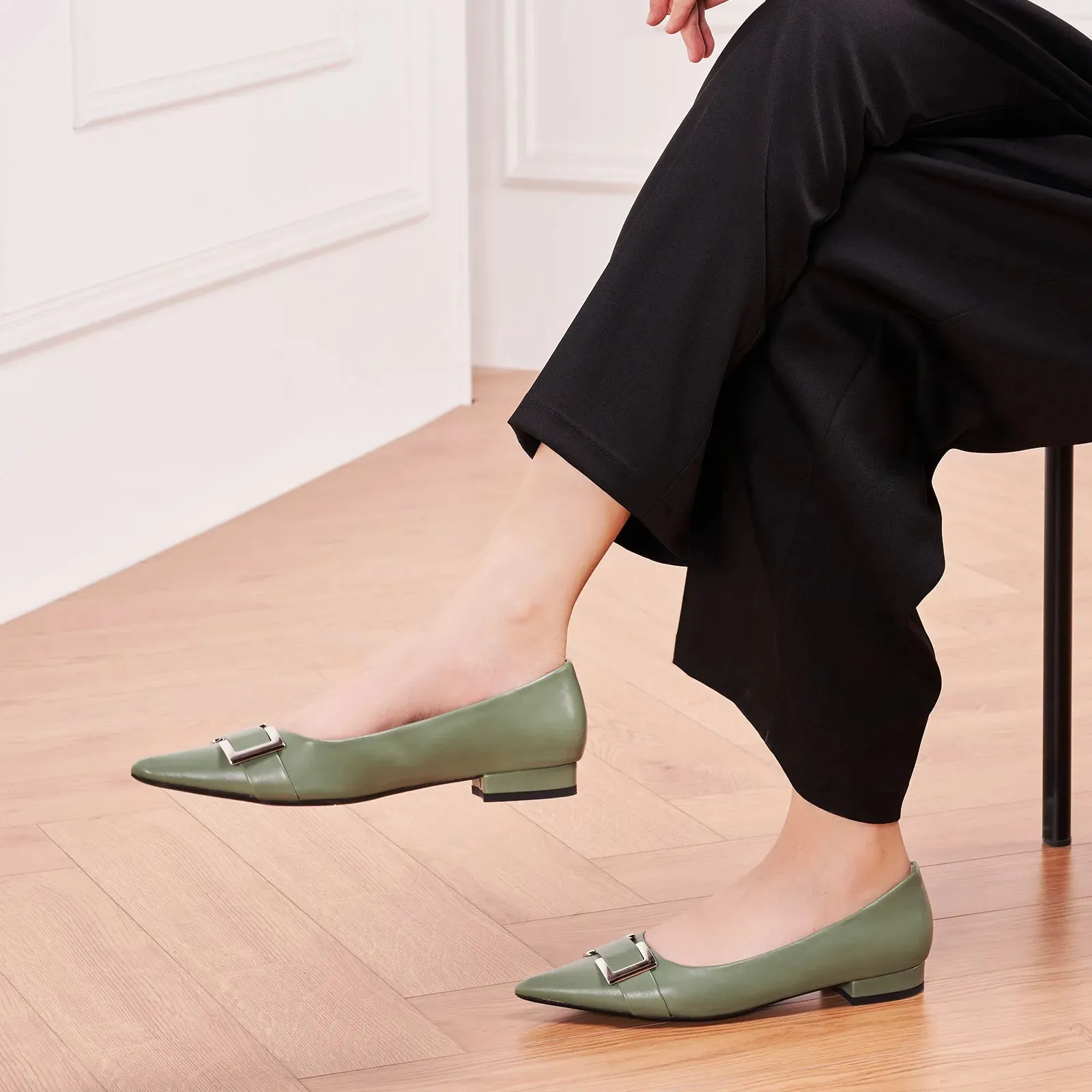 Metal Buckle Pointed Toe Flats (Aida)（SALE）